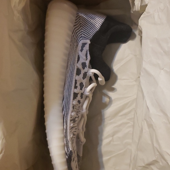 Yeezy Boost 350 V2 - Picture 5 of 6